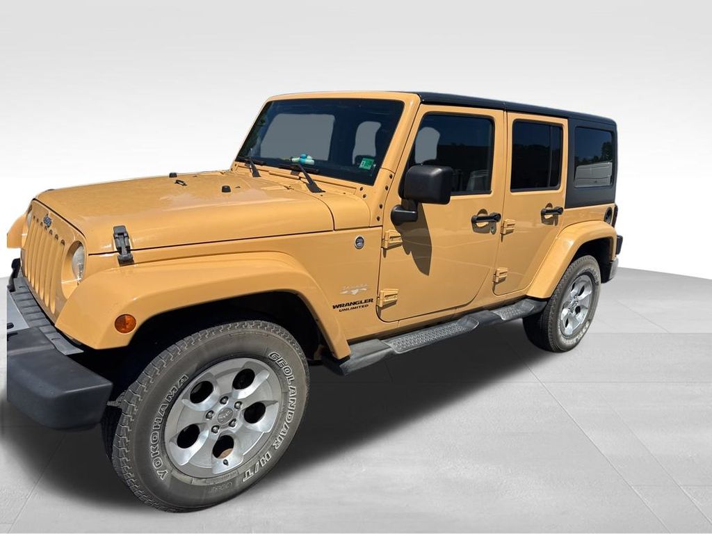2013 Jeep Wrangler Unlimited Sahara photo 2
