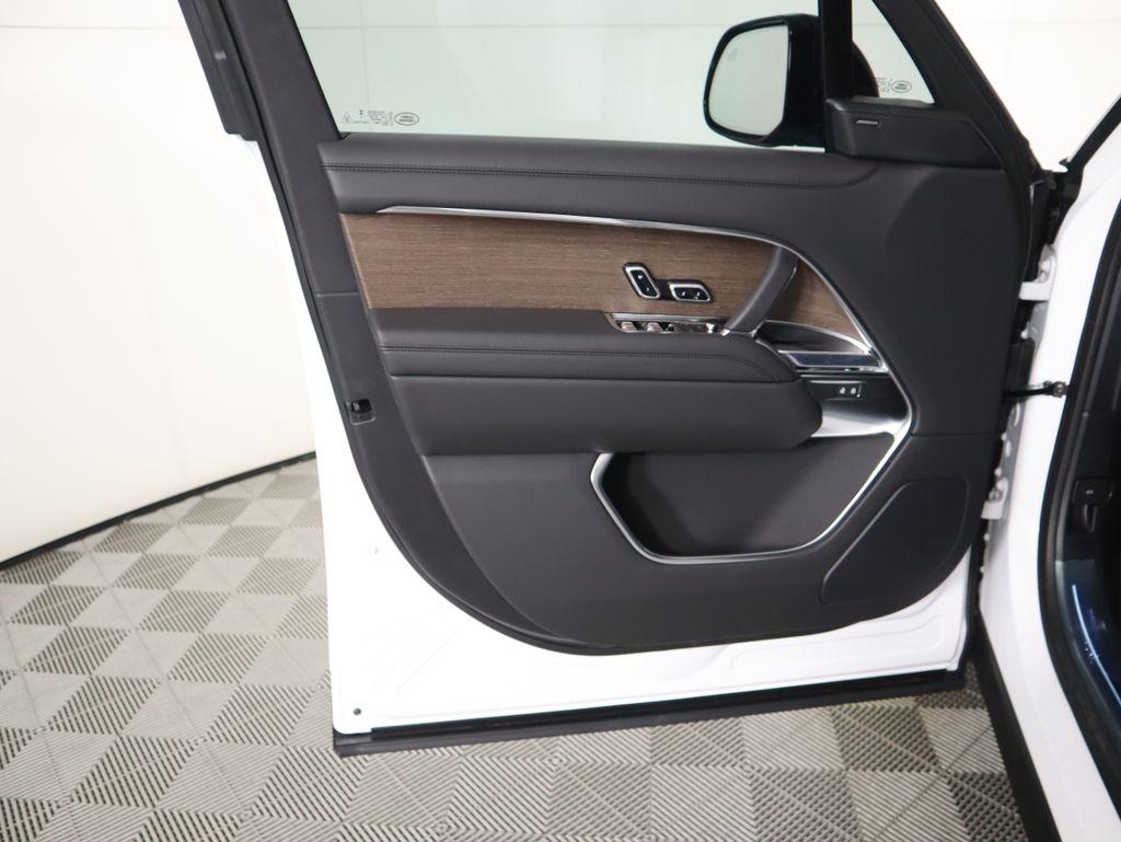 2025 Land Rover Range Rover SE photo 20