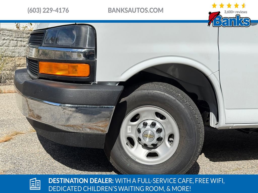 2025 Chevrolet Express Cutaway 3500 photo 3