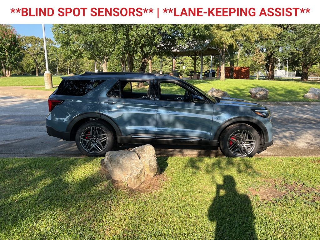2025 Ford Explorer ST-Line photo 9