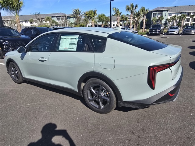 2025 Kia K4 LXS photo 4