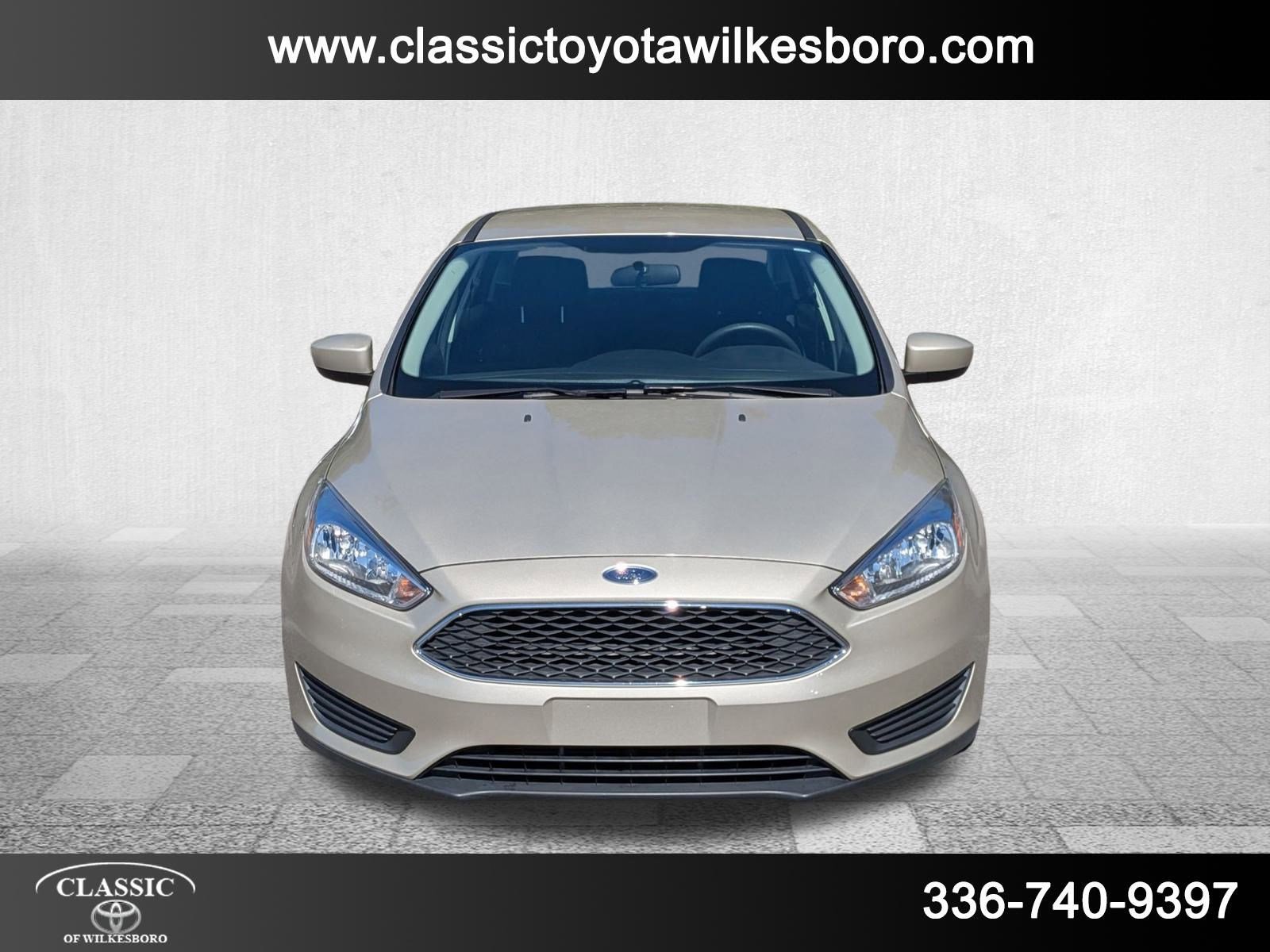 2018 Ford Focus SE photo 2