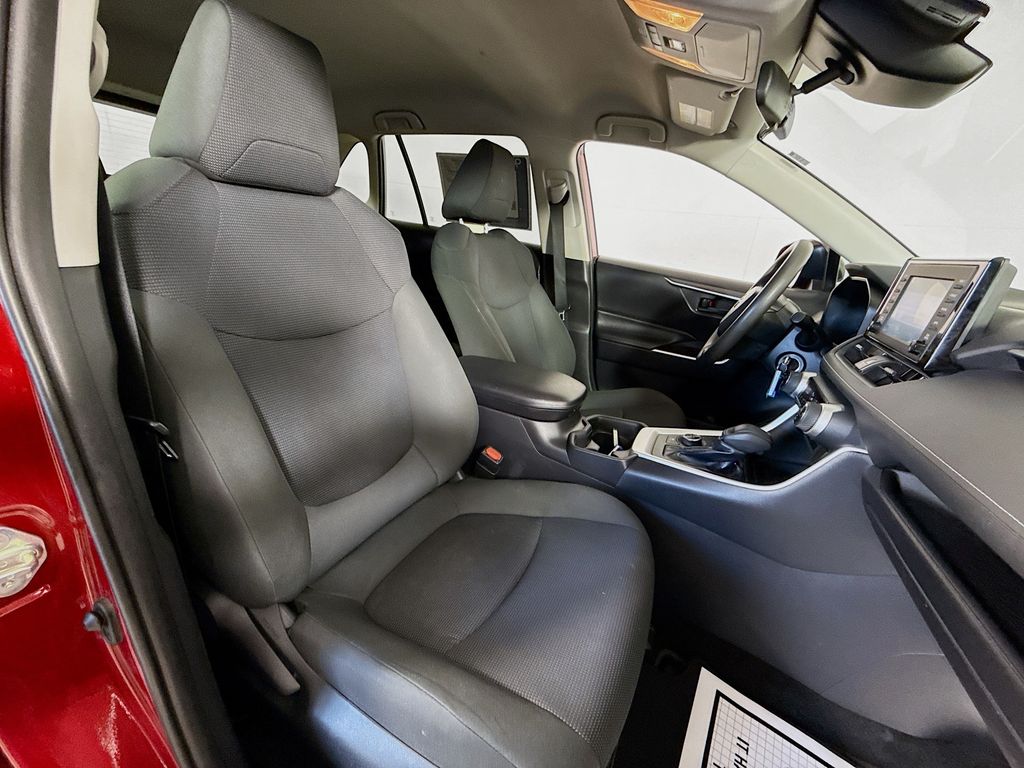 2019 Toyota RAV4 Hybrid LE photo 27