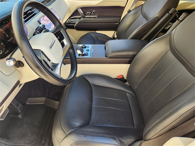 2022 Land Rover Range Rover SE photo 11