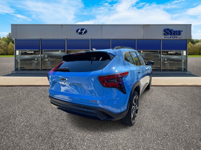 2024 Chevrolet Trax photo 2