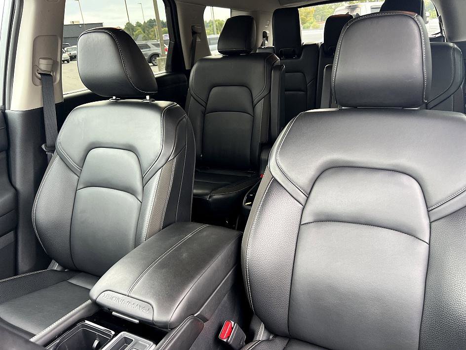 2024 Nissan Pathfinder SL photo 13