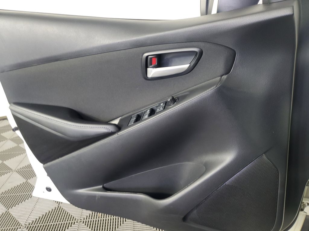 2017 Toyota Yaris iA Base photo 27