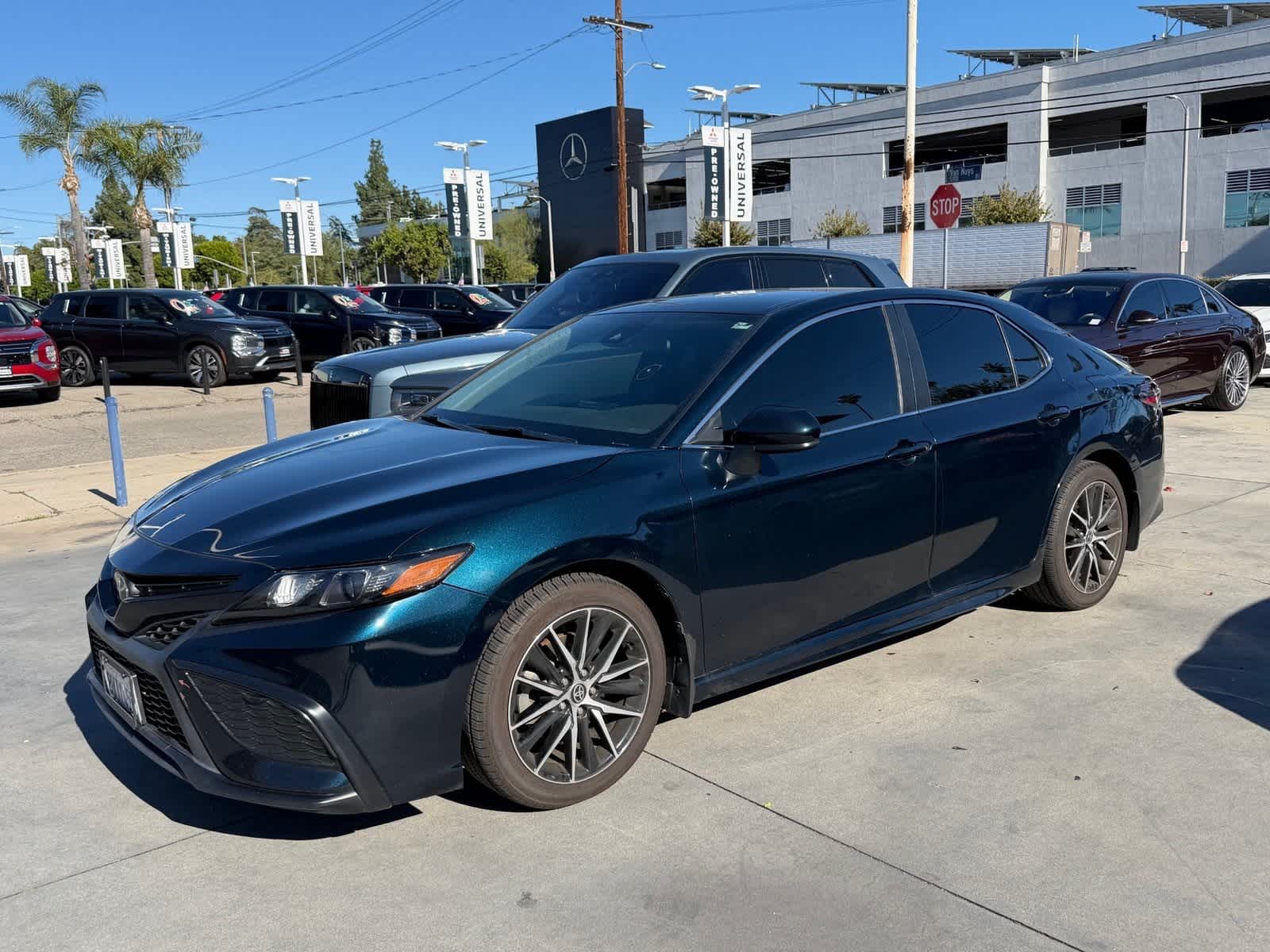 2021 Toyota Camry SE's photo
