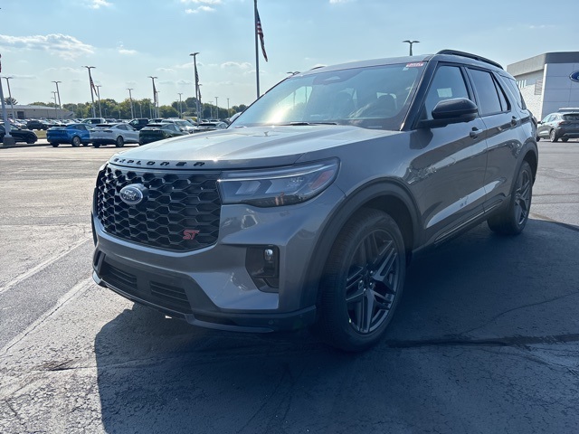 2025 Ford Explorer ST photo 2