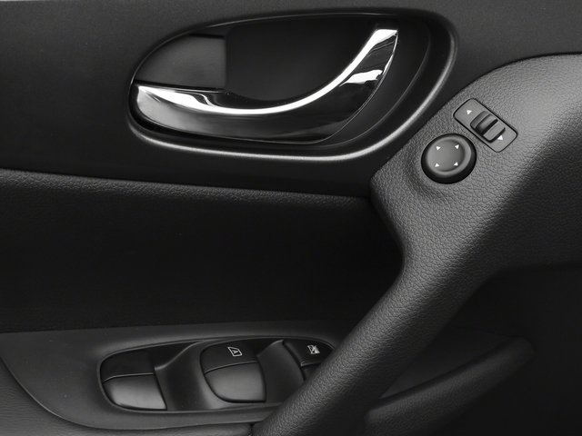 2016 Nissan Rogue S photo 19