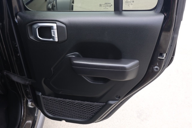 2021 Jeep Wrangler Unlimited Islander photo 18