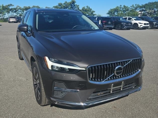 2022 Volvo XC60 B5 Inscription photo 3