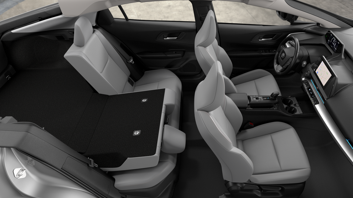 2025 Toyota Prius XLE photo 18