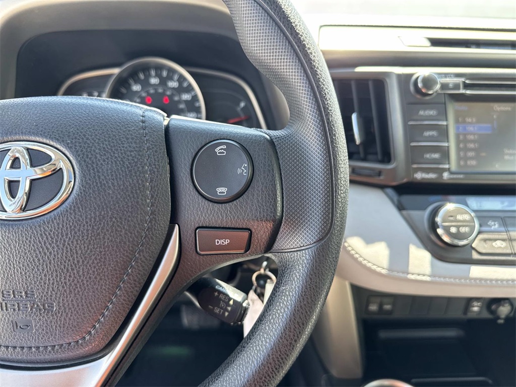 2015 Toyota RAV4 XLE photo 21