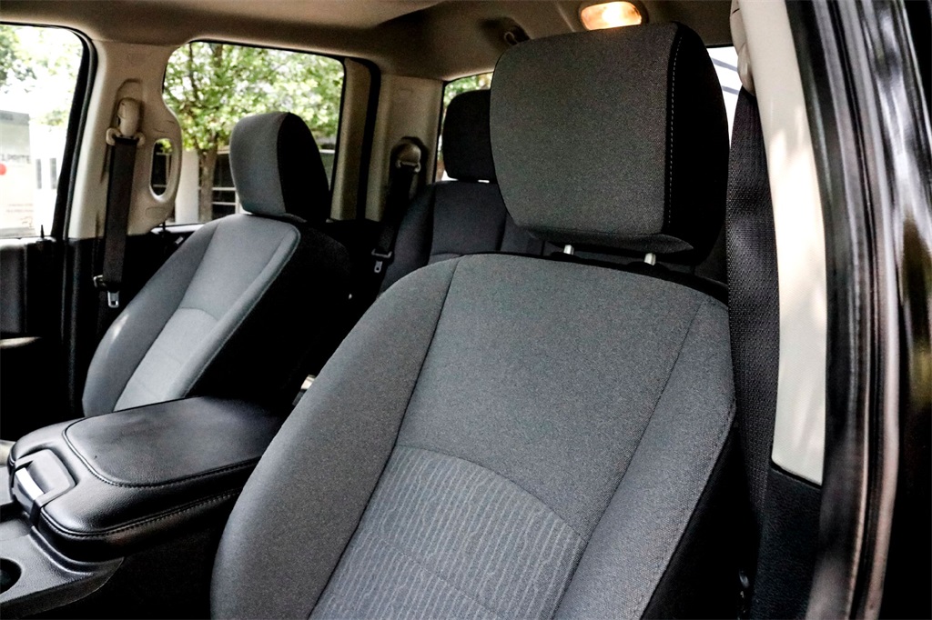 2024 Ram 1500 SLT photo 13