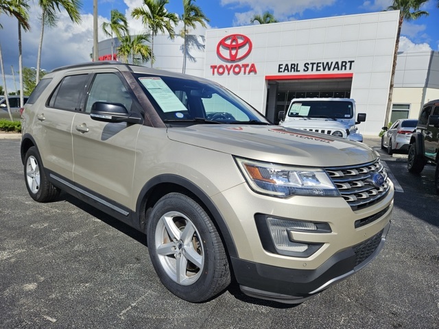 2017 Ford Explorer XLT photo 2