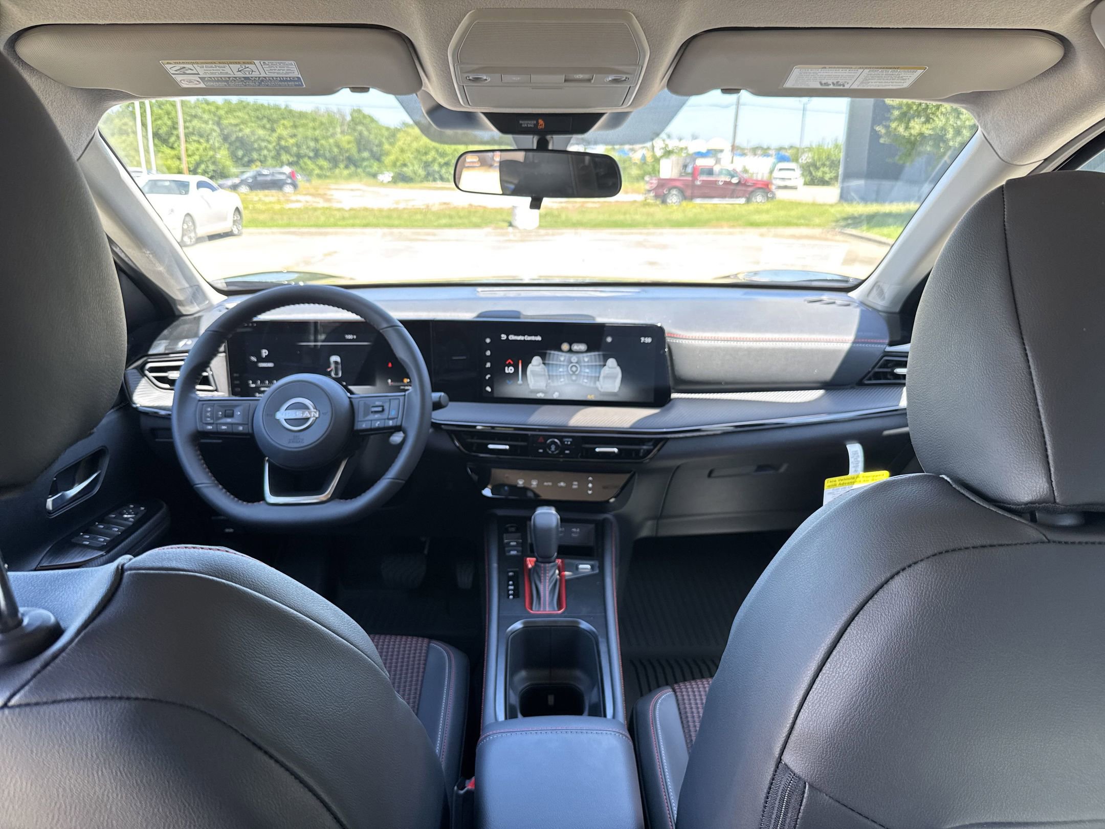 2025 Nissan Kicks SR photo 13