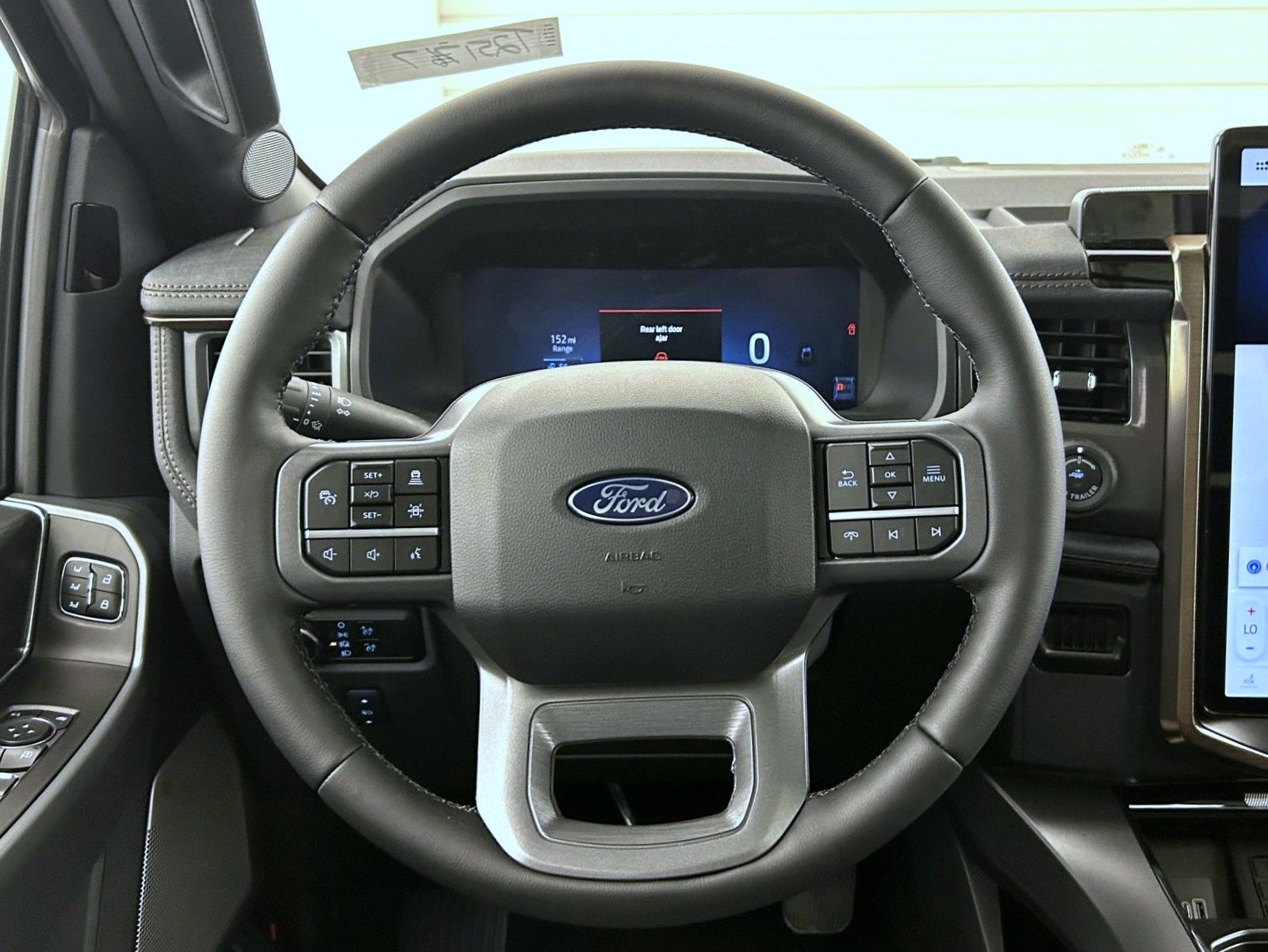 2025 Ford F-150 Lightning Lariat photo 8