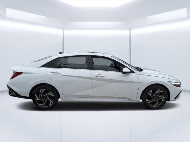 2025 Hyundai Elantra SEL Convenience photo 2
