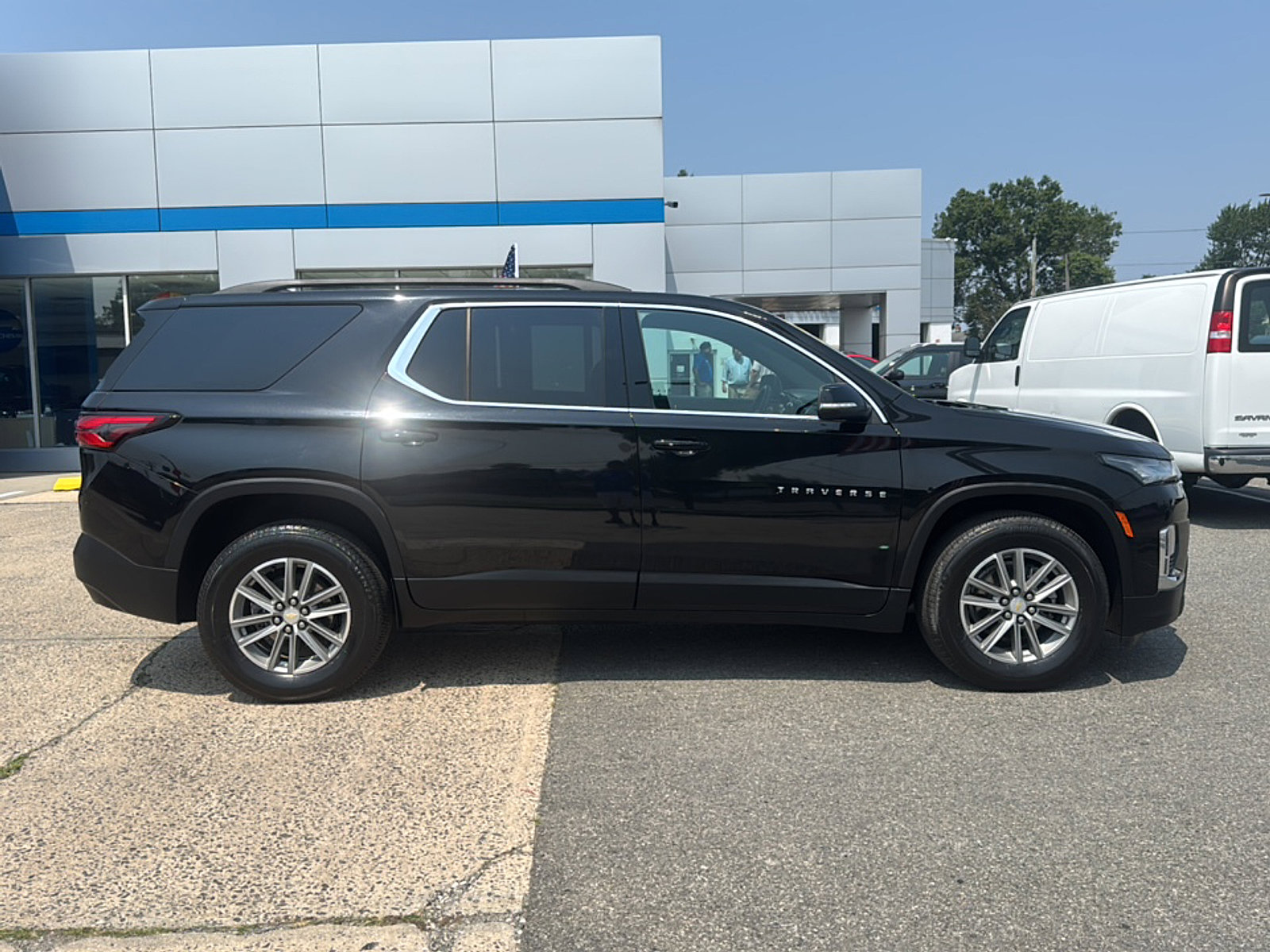 2023 Chevrolet Traverse Leather photo 3