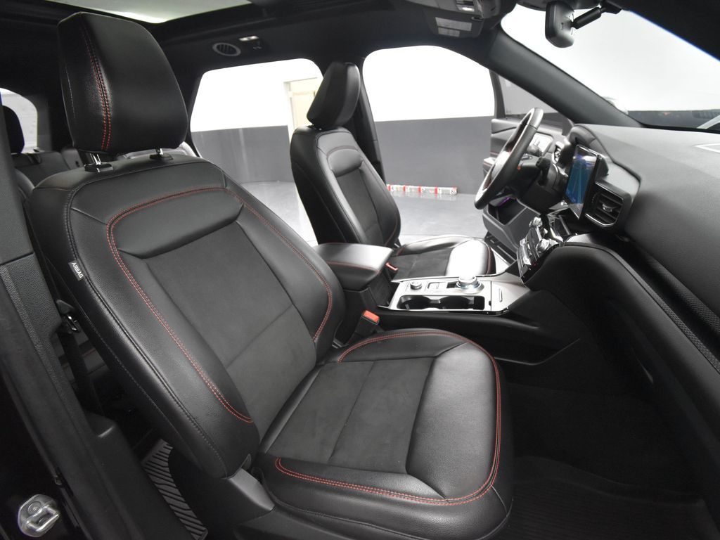 2024 Ford Explorer ST-Line photo 43