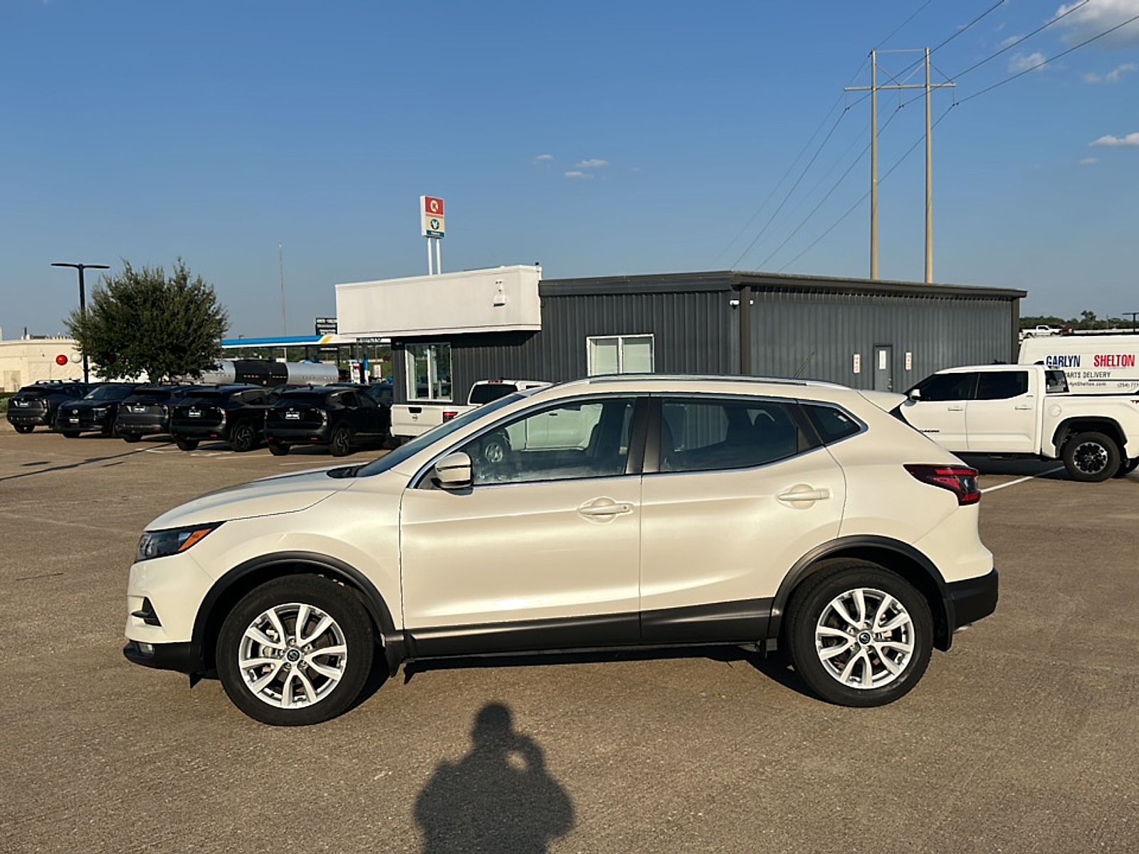 2022 Nissan Rogue Sport SV photo 2
