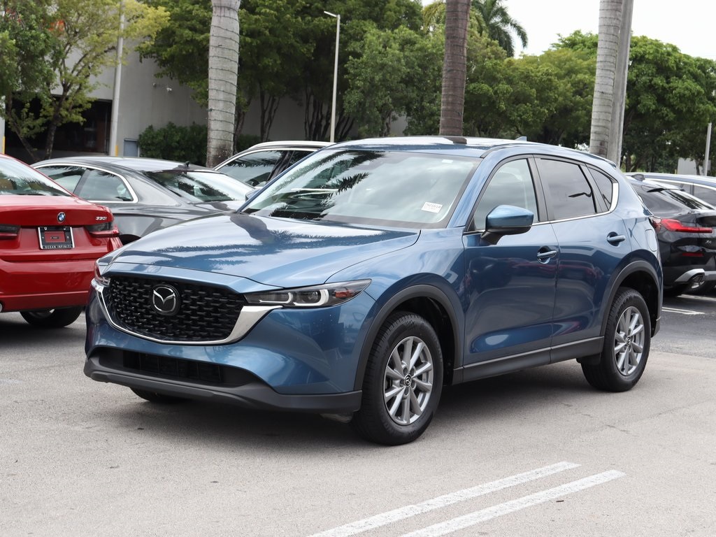 2022 Mazda CX-5 S Preferred package's photo