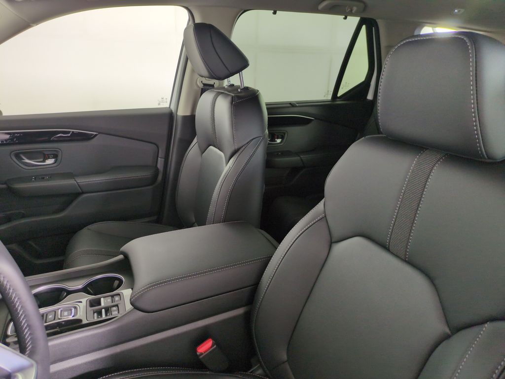 2025 Honda Pilot Touring photo 8