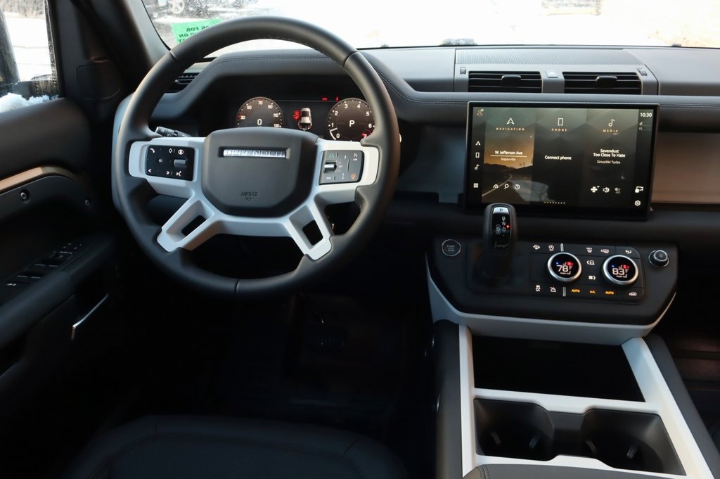 2025 Land Rover Defender 110 S photo 12
