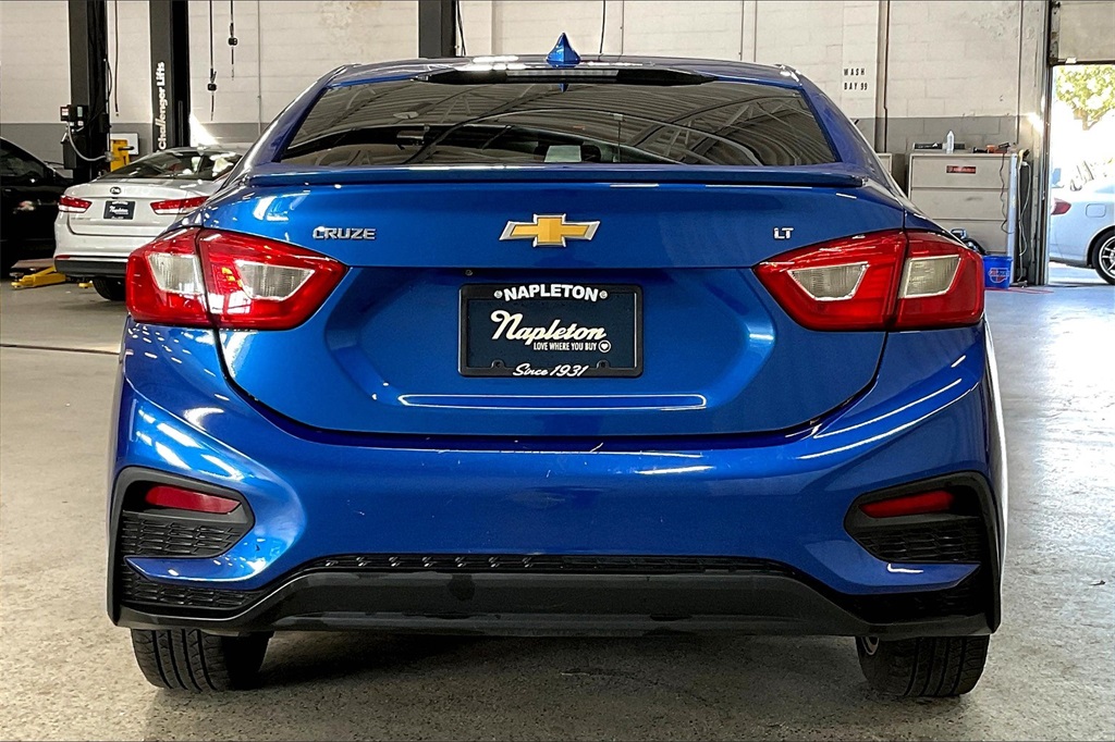 2017 Chevrolet Cruze LT photo 3