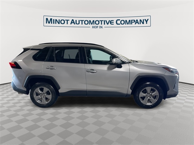 2022 Toyota RAV4 XLE photo 9