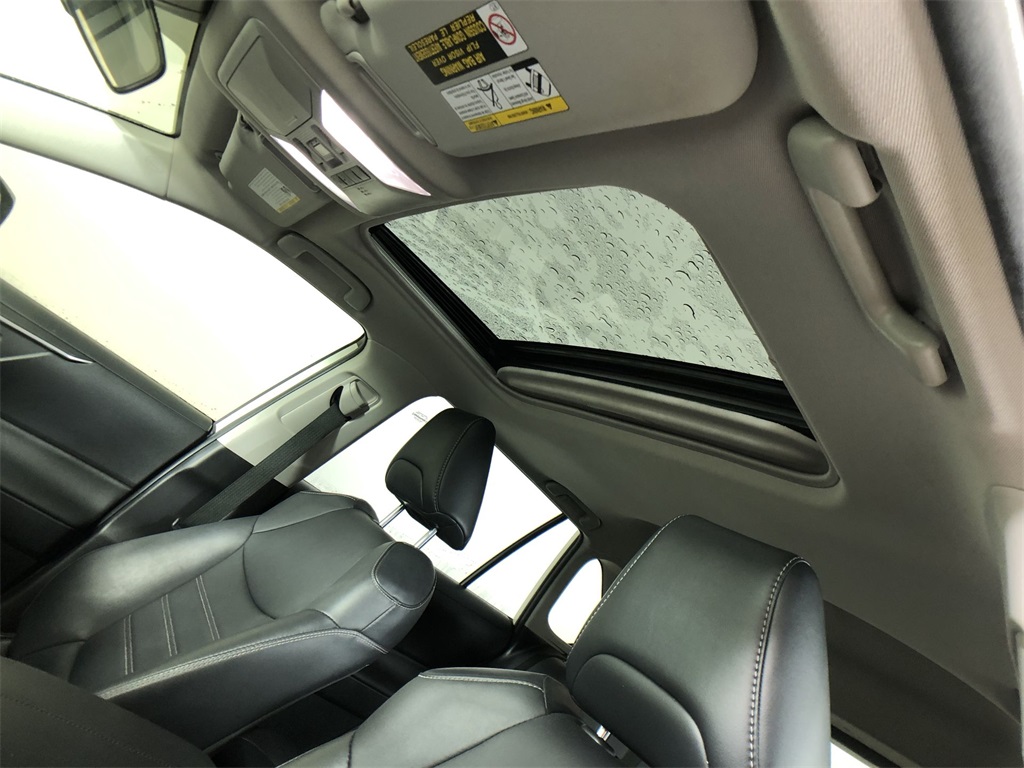 2022 Toyota RAV4 Hybrid XLE Premium photo 21