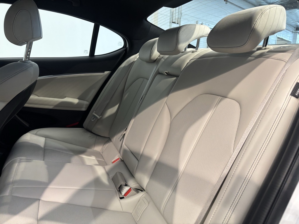 2025 Genesis G70 2.5T photo 11