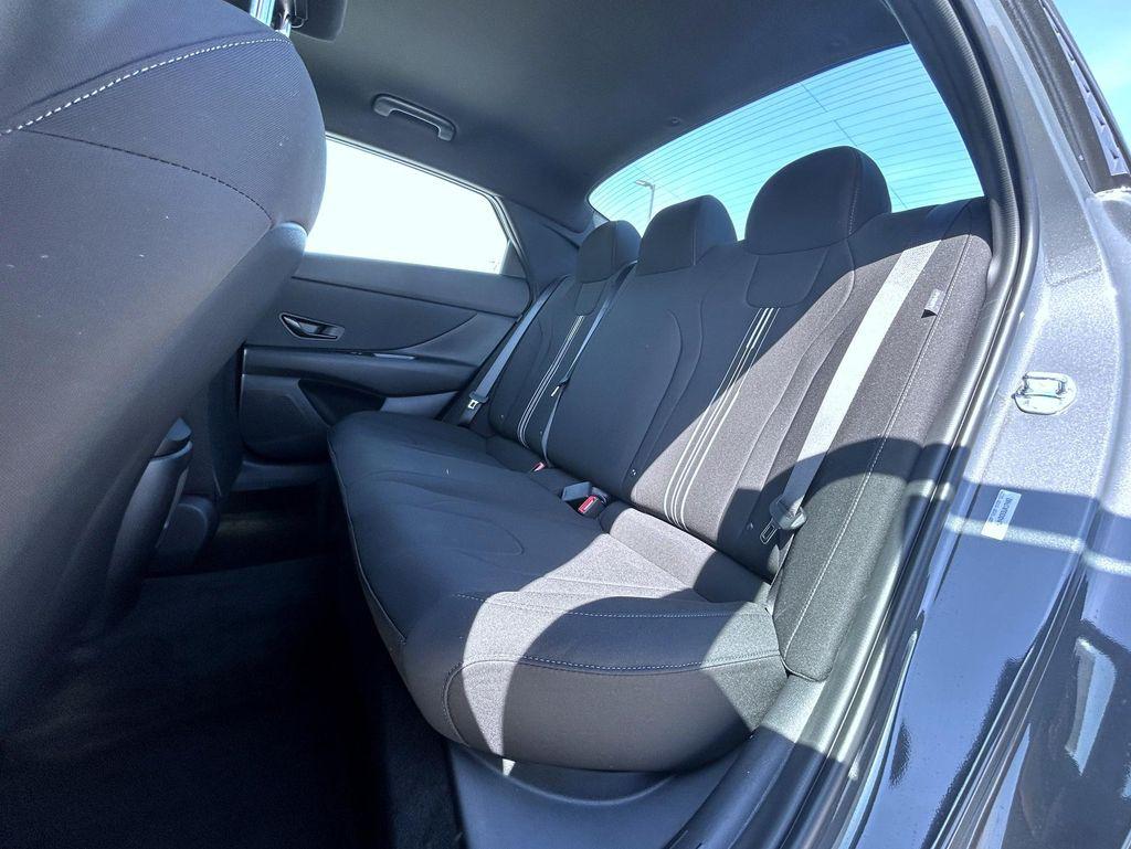 2025 Hyundai Elantra SEL Sport photo 11