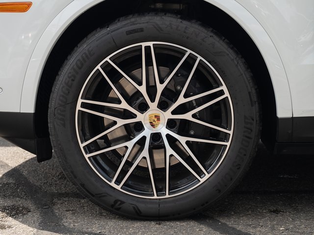 2024 Porsche Cayenne Base photo 11