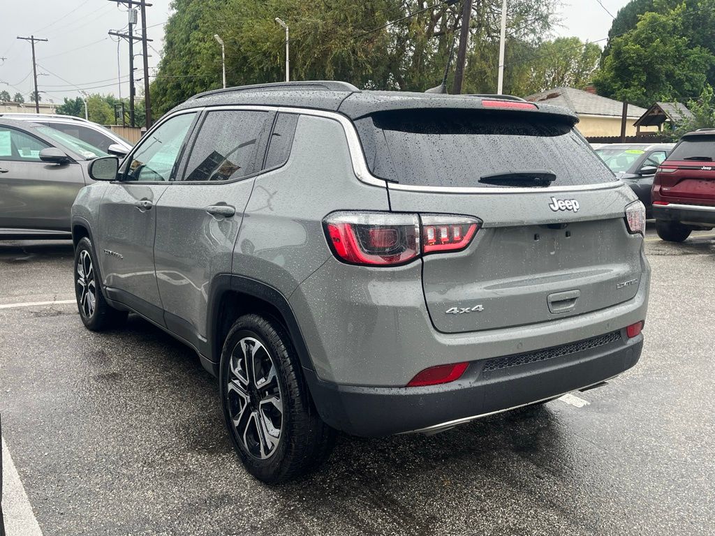 2023 Jeep Compass Limited photo 2