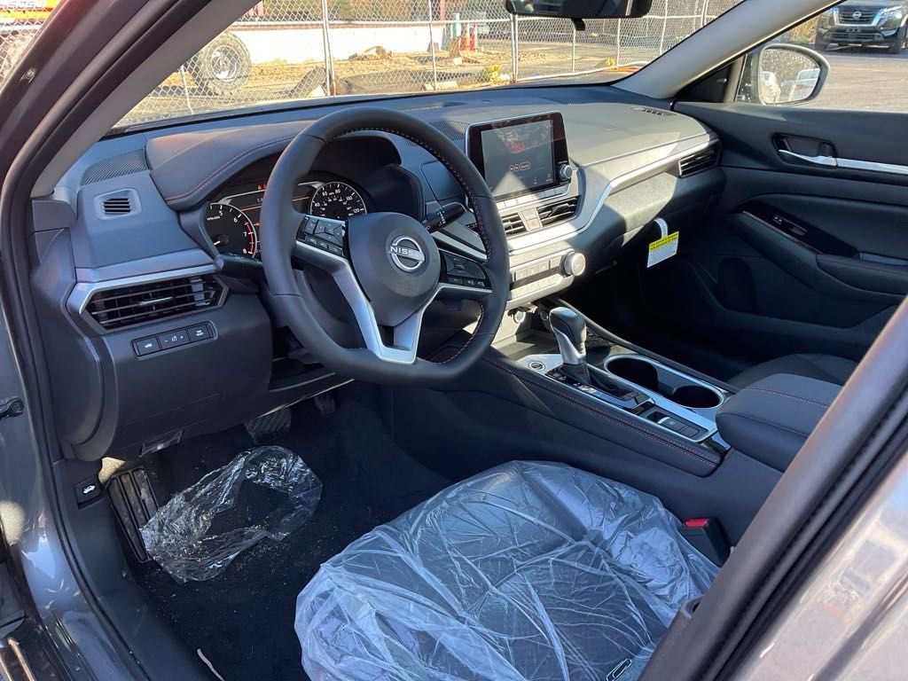 2025 Nissan Altima 2.5 SR photo 11