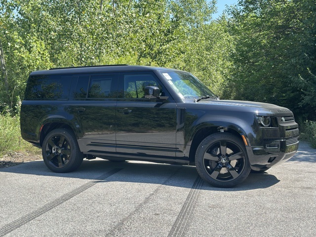 2025 Land Rover Defender 130 X-Dynamic SE photo 4