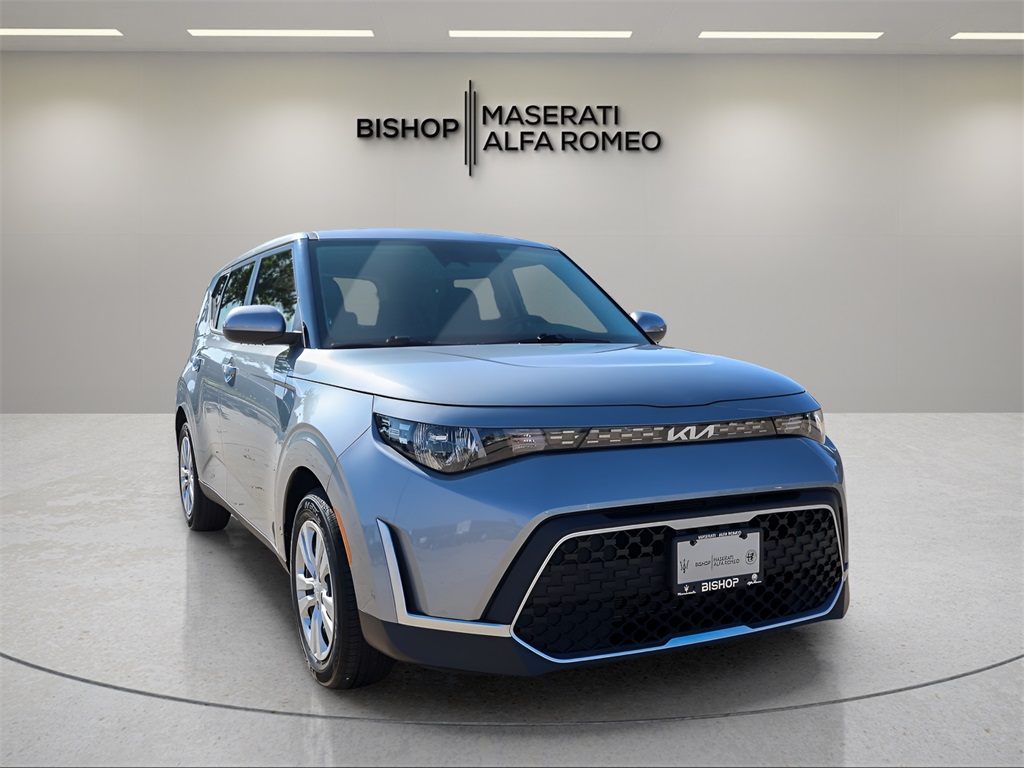 2023 Kia Soul LX's photo