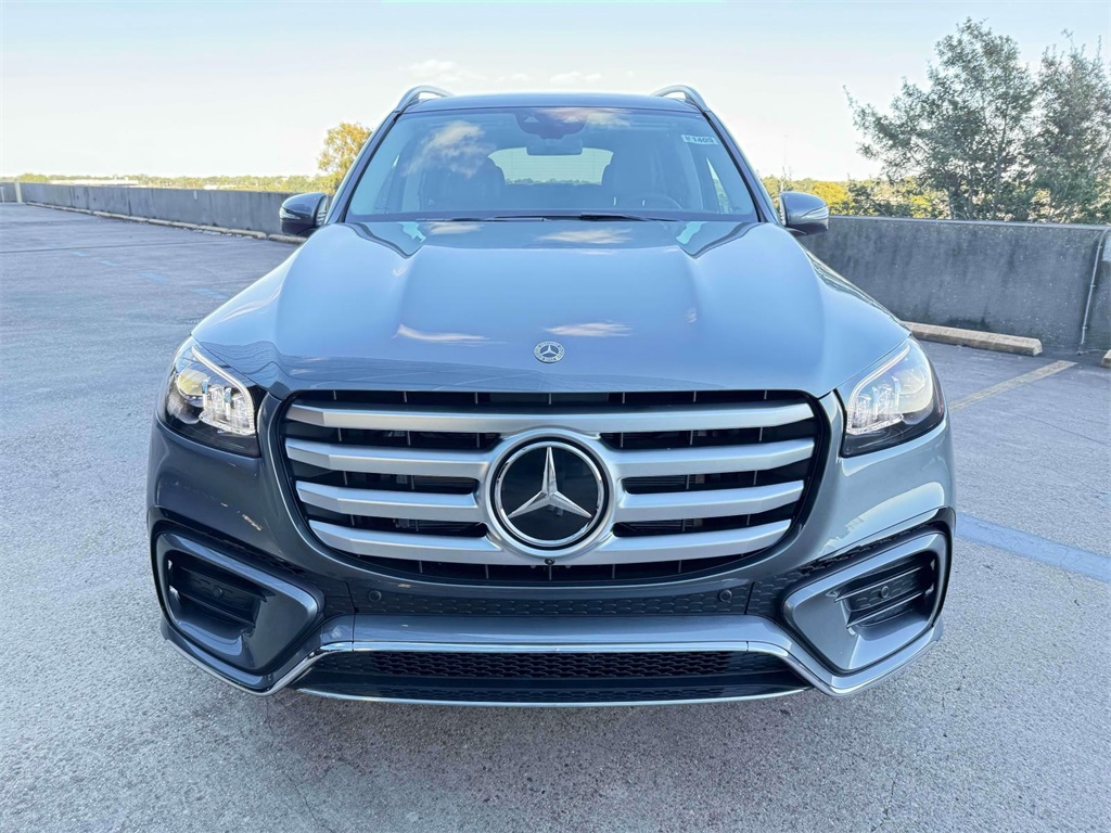 2026 Mercedes Benz GLS 450 4MATIC photo 2