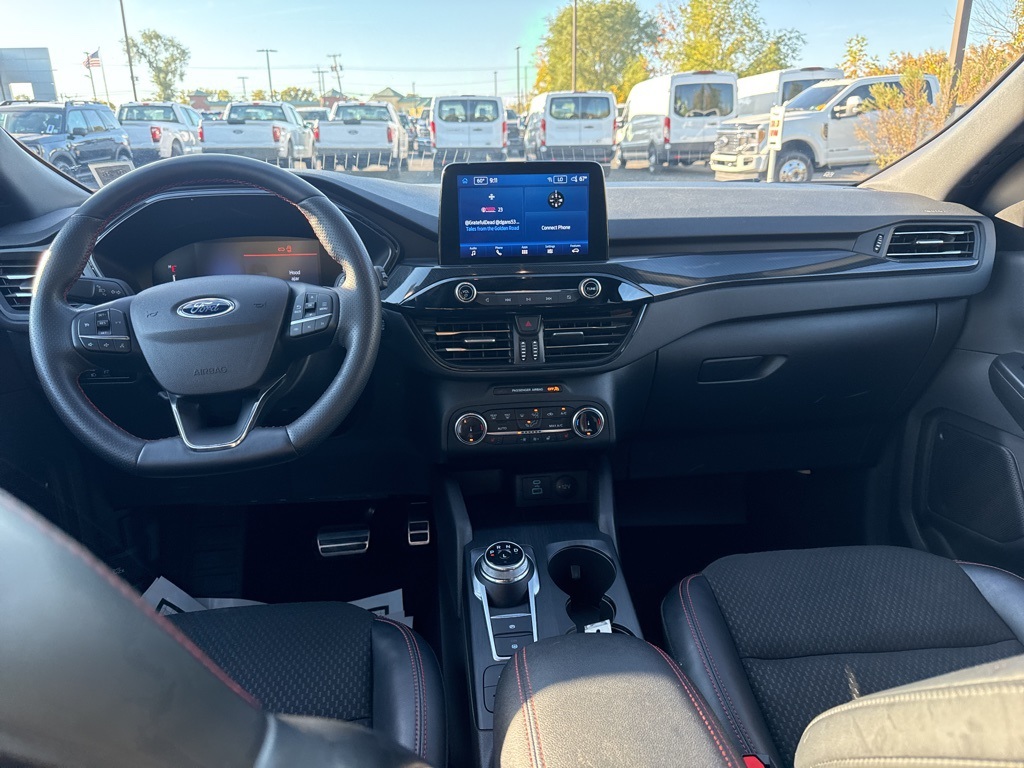2023 Ford Escape ST-Line Select photo 2