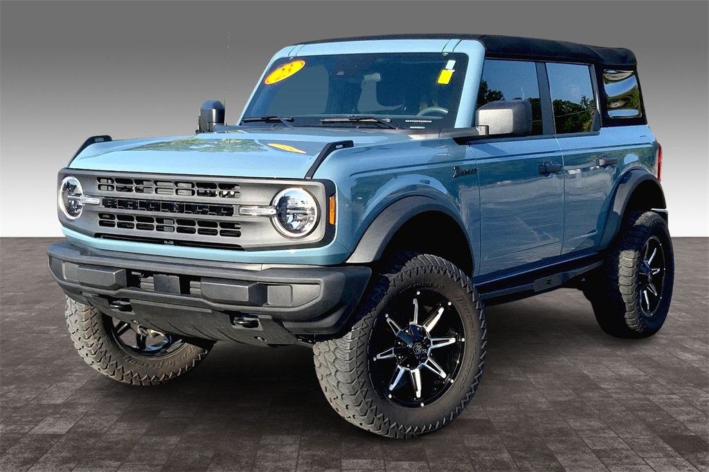 2023 Ford Bronco Base photo 2