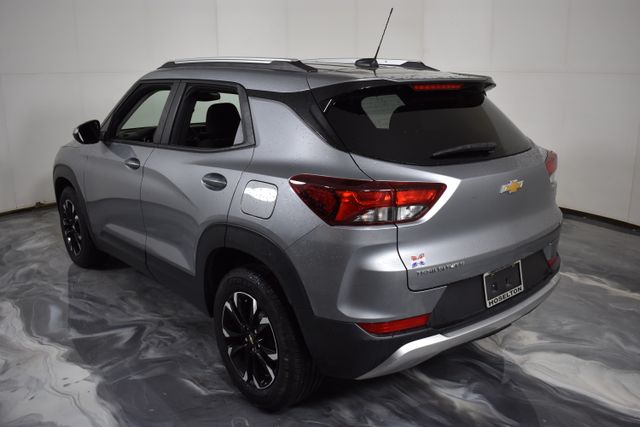2023 Chevrolet Trailblazer LT photo 2
