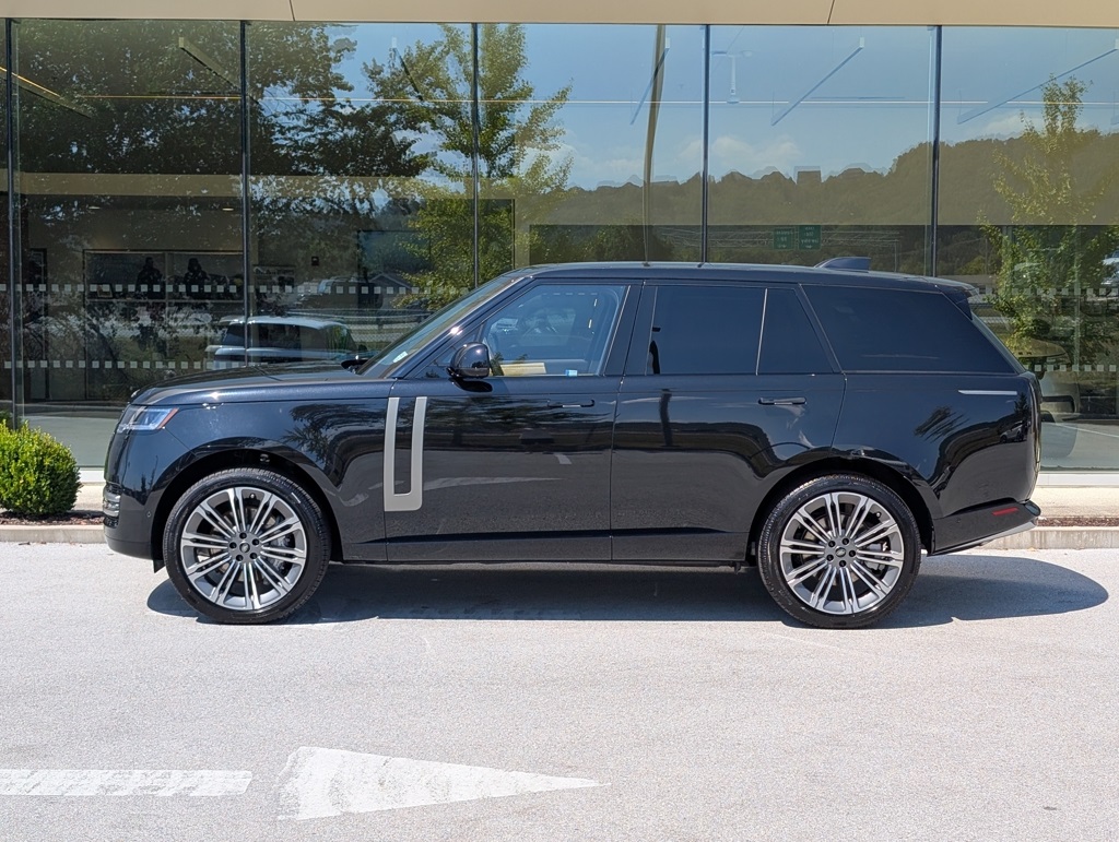 2025 Land Rover Range Rover SE photo 2