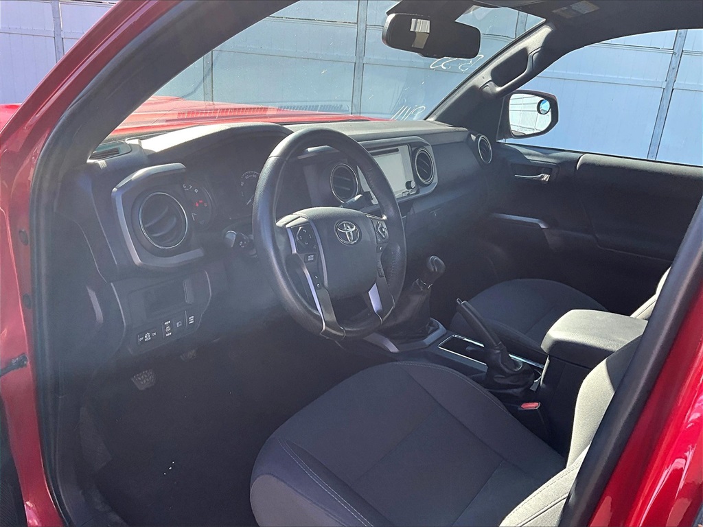 2019 Toyota Tacoma TRD Sport photo 8