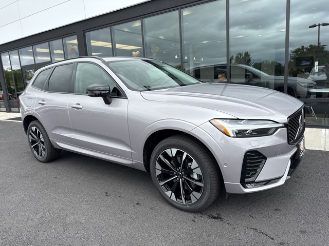 2026 Volvo XC60 Plus's photo