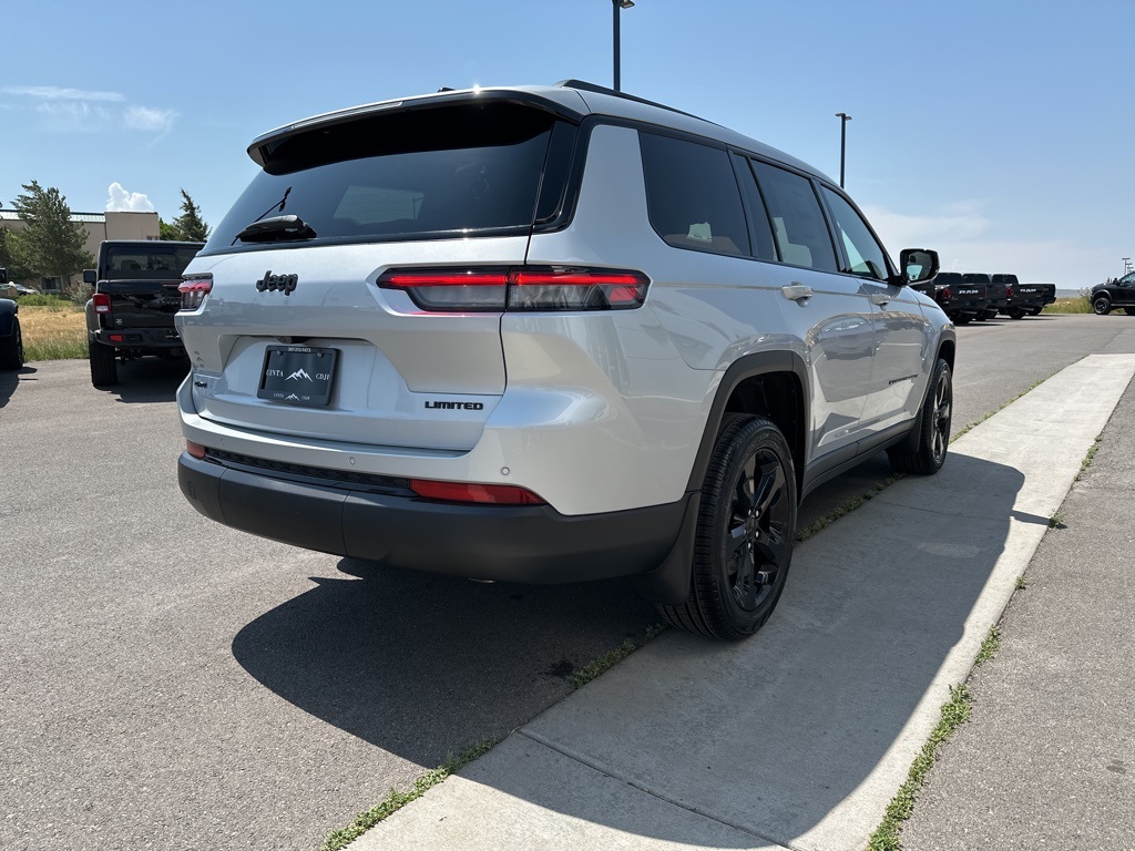 2025 Jeep Grand Cherokee Limited photo 2