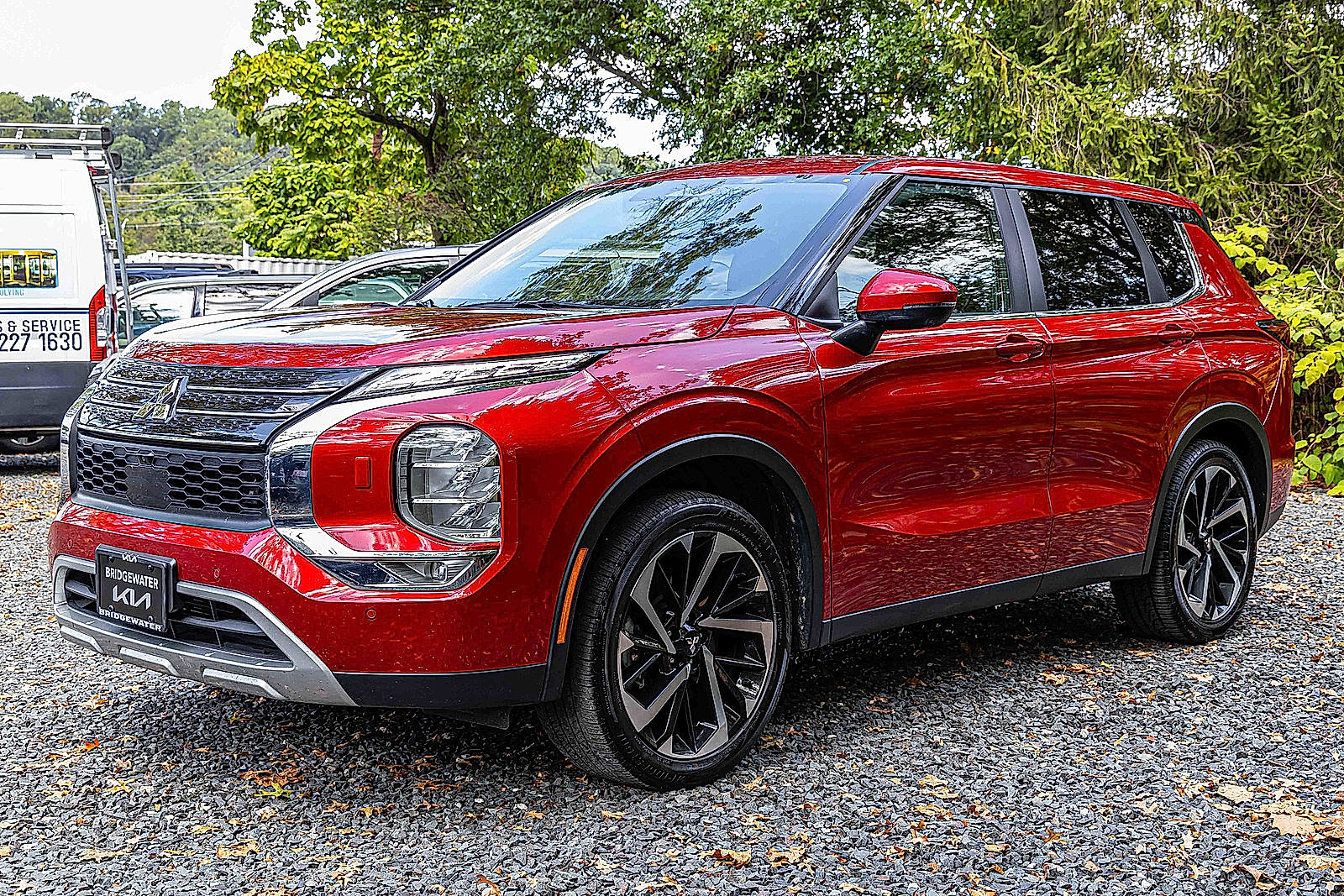 2024 Mitsubishi Outlander SE photo 3