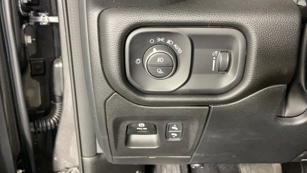 New 2025 Granite Crystal Metallic Clearcoat RAM Big Horn/Lone Star image 29