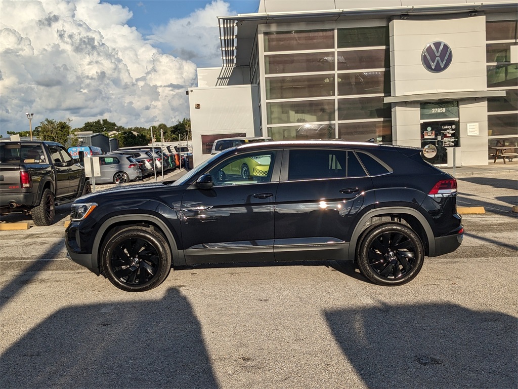 2026 Volkswagen Atlas Cross Sport SE photo 2
